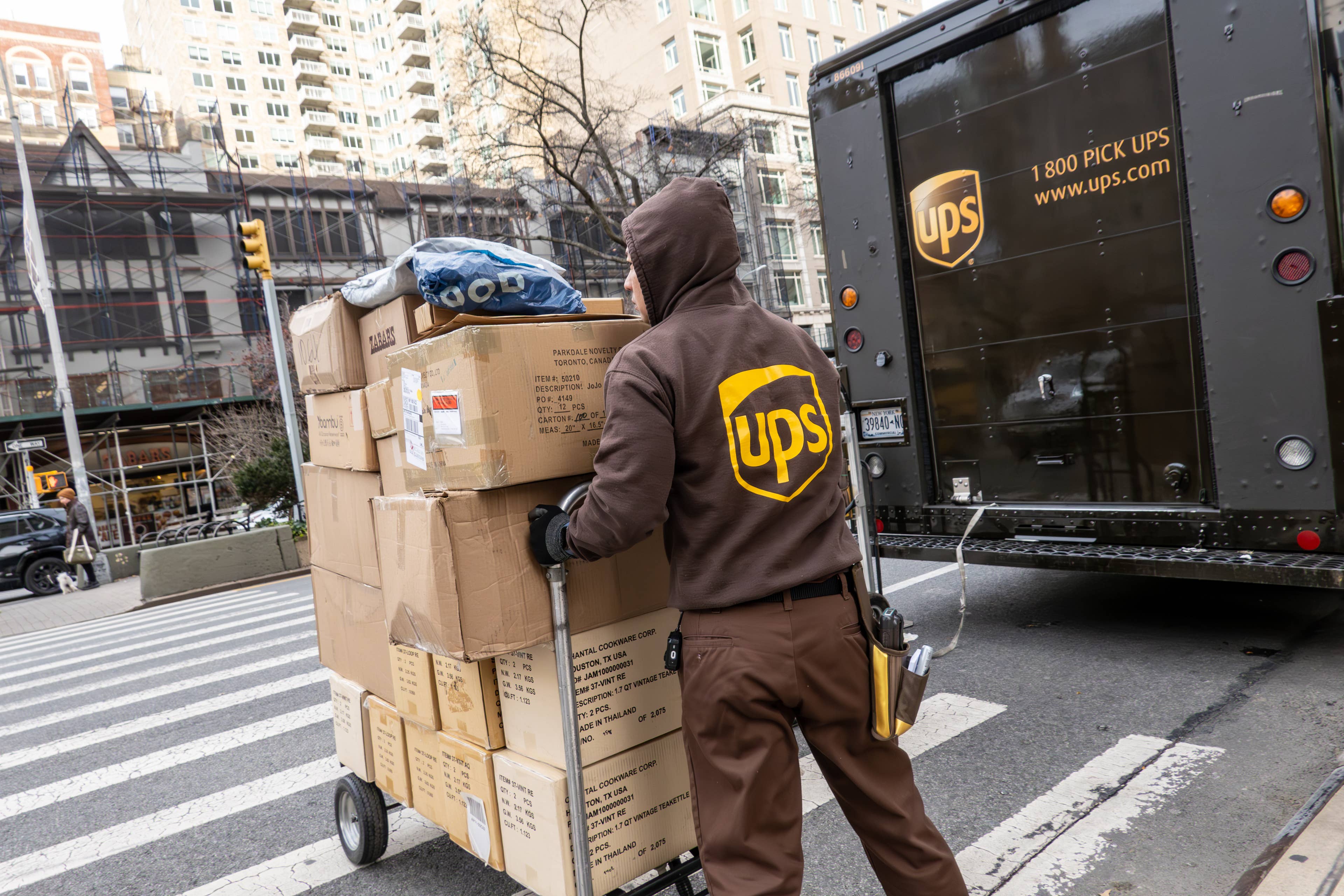 FedEx·UPS, 오랜 경쟁사에 운임 압박 받고 있다