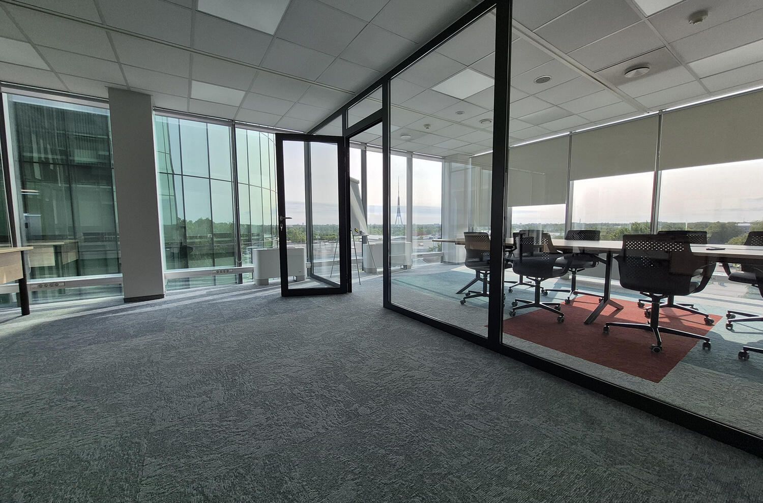 Hanjin's Office Headquarters uses TANDUS Earth Atlas carpet tiles