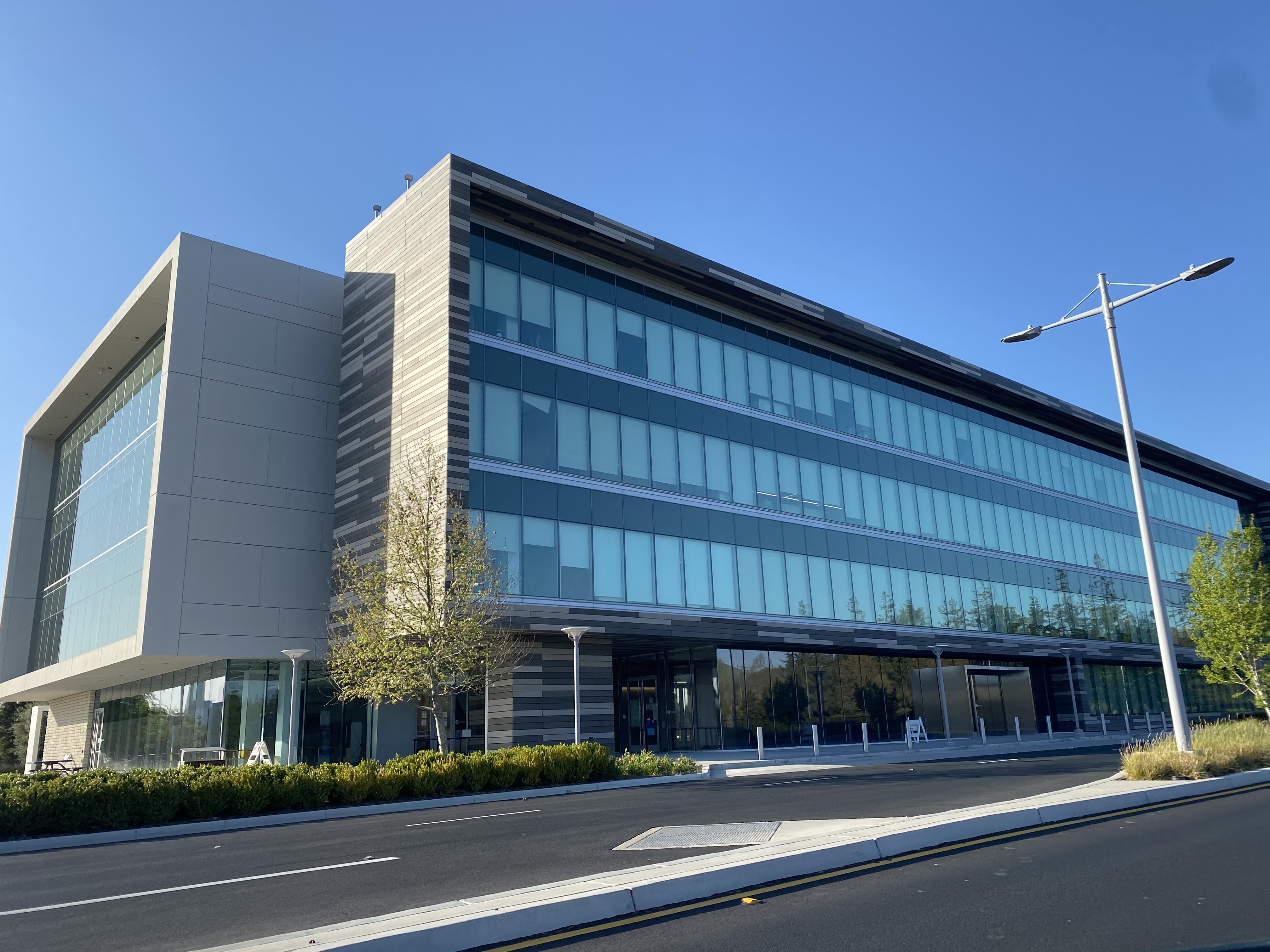 File:Western Digital Headquarters in the Santa Teresa district of San Jose, California 2242.jpg - Wikimedia Commons