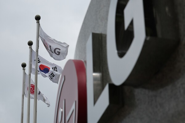 S&P, LG전자 신용등급 12년 만에 'BBB+'로 상향