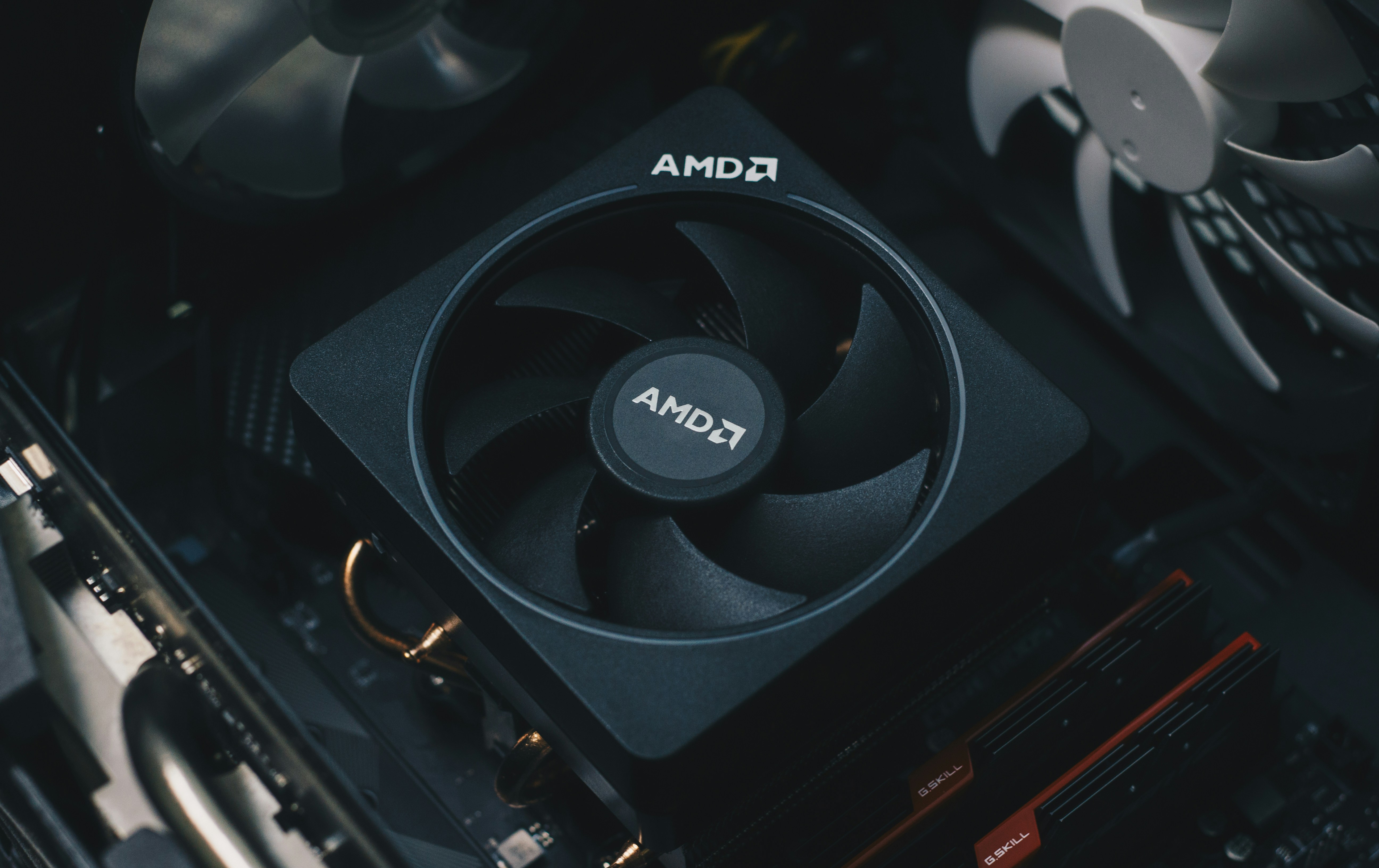 짐 크레이머, AMD 주가 하락을 매수 기회로 제시