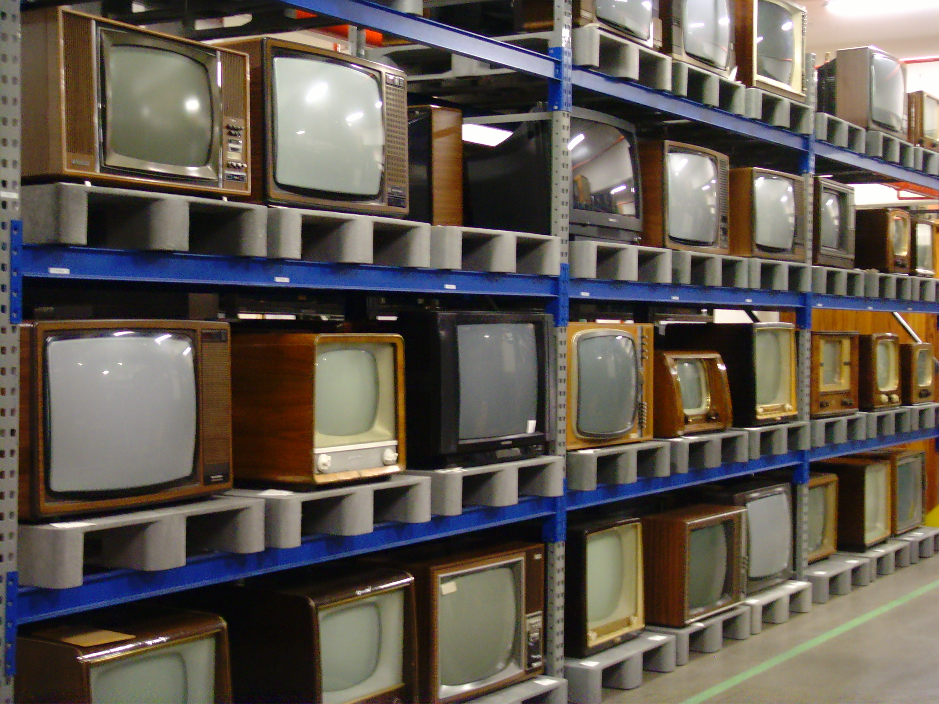 Television set - Wikipedia