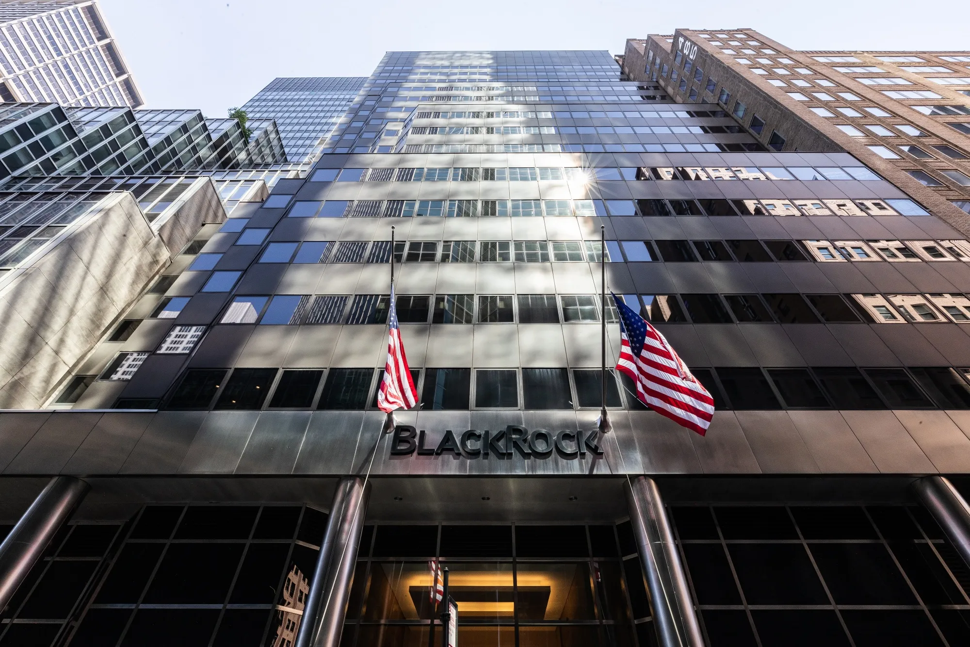 BlackRock Selling Stakes in Sanctioned Chinese Mobile Firms