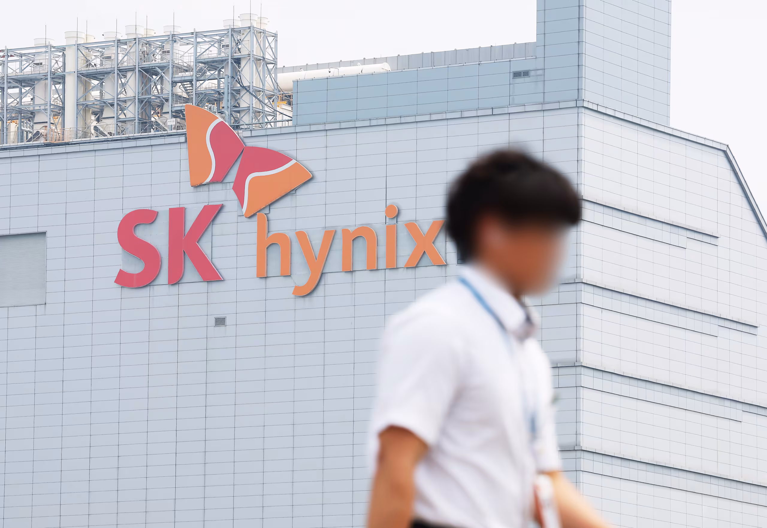 SK hynix launches first high NA EUV equipment to boost next-gen memory production - CHOSUN