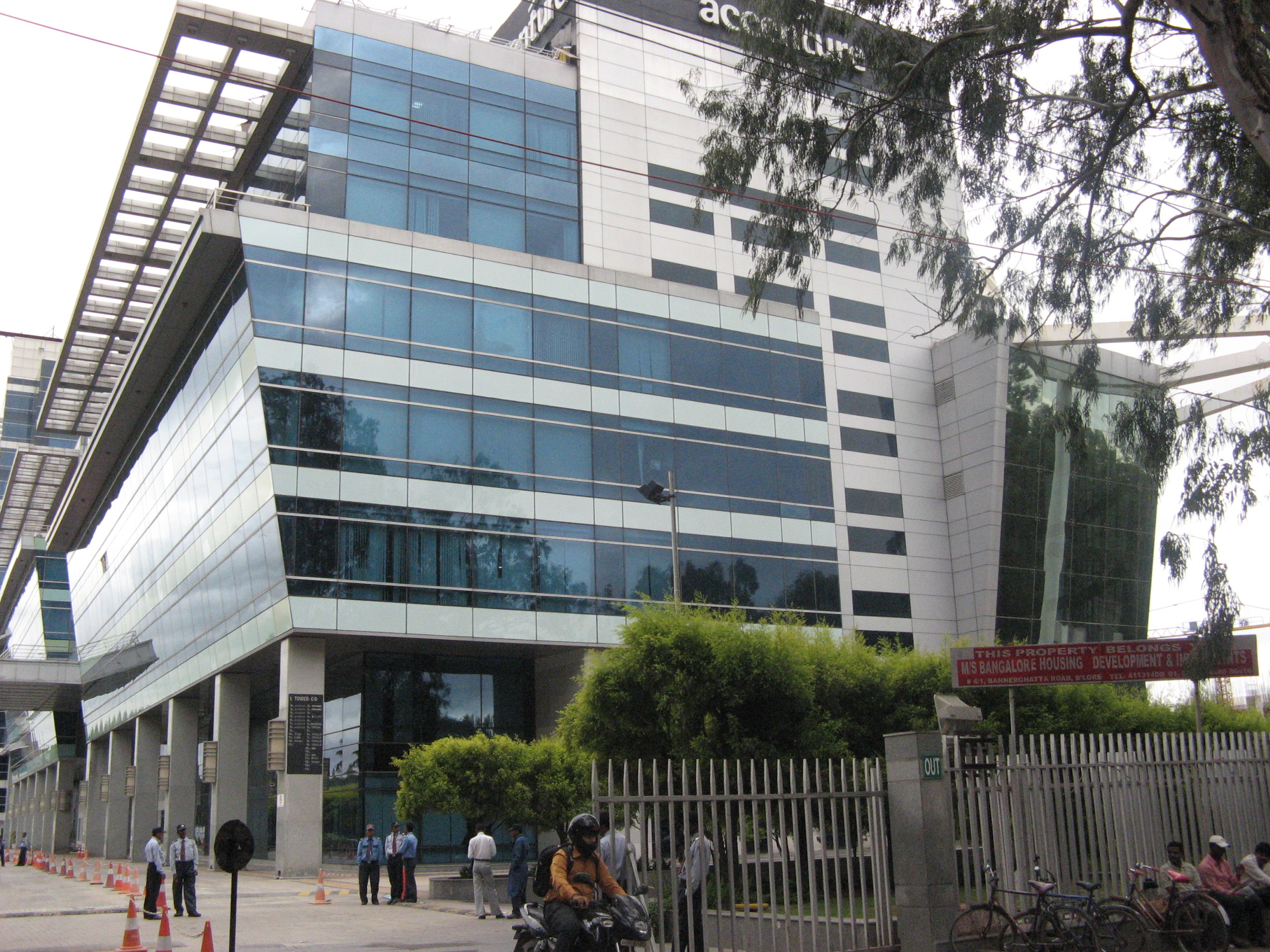 File:Accenture building Bennarghatta road.JPG - Wikimedia Commons