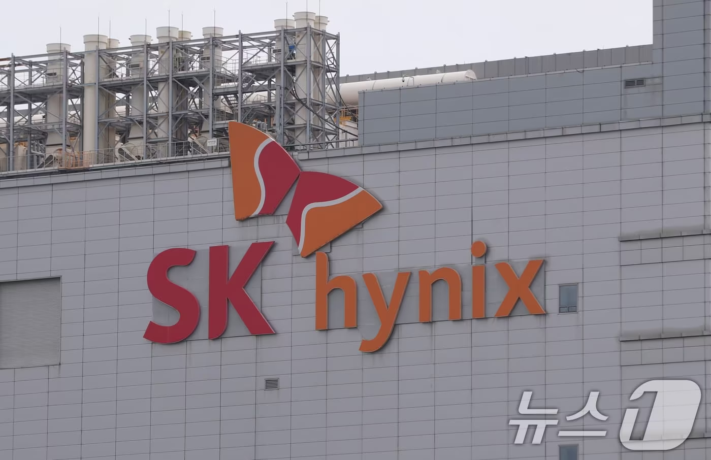 SK하이닉스 나스닥 상장, 265억 달러 확보