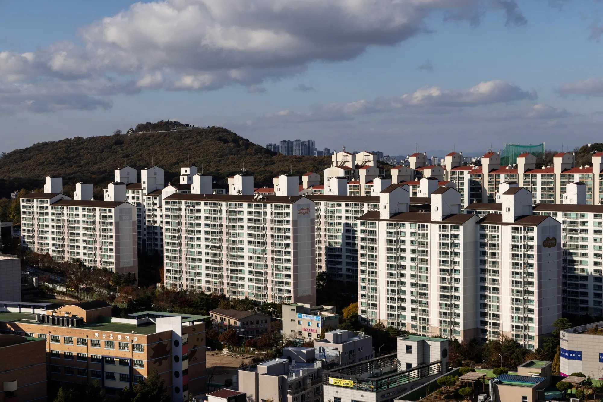 The Design History of Seoul's Apatu Danji Apartment Complexes - Bloomberg