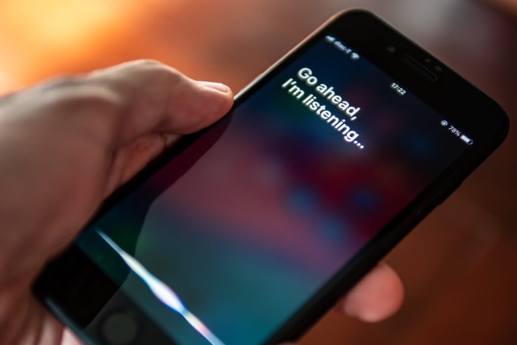 애플 WWDC AI 발표에 주가 3.64% 하락, 구글·엔비디아 부각