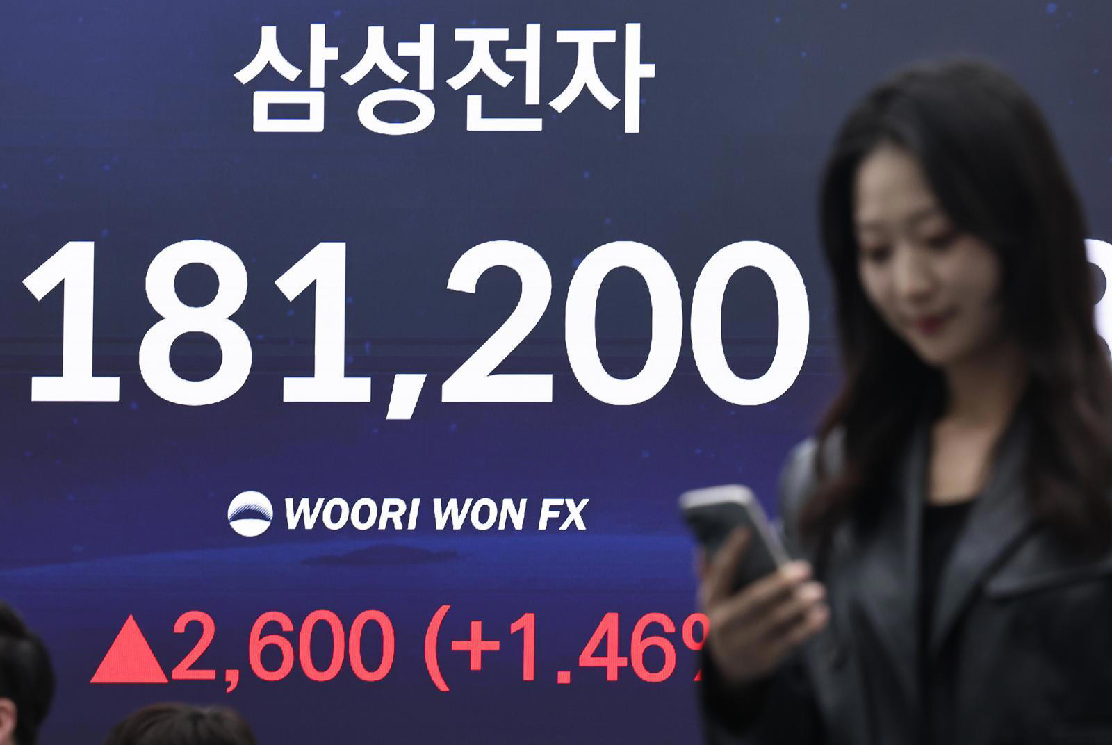 삼성전자 급등에 코스피 사상 최고치, 우선주도 급등
