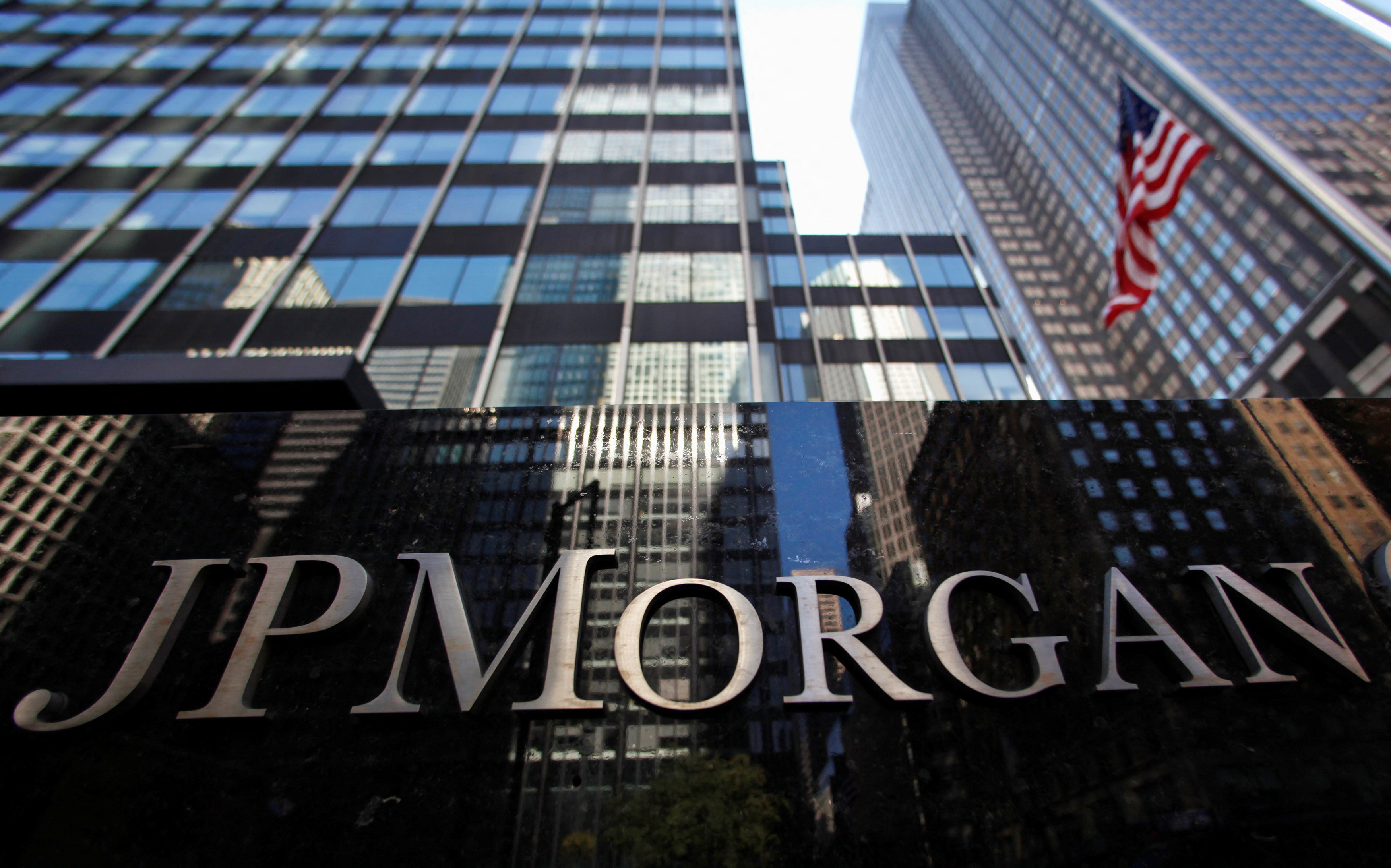 JPMorgan Chase hires two senior bankers to bolster consumer and retail  investment team | Reuters
