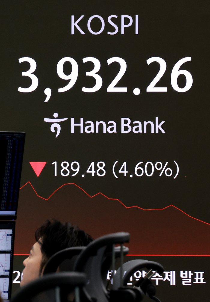 삼성전자 4% 올라, 개인 투자자 매도 뒤 반등