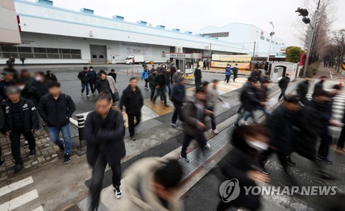 제조업 취업자 비중 15% 밑으로, 보건·사회복지는 2위로 급증