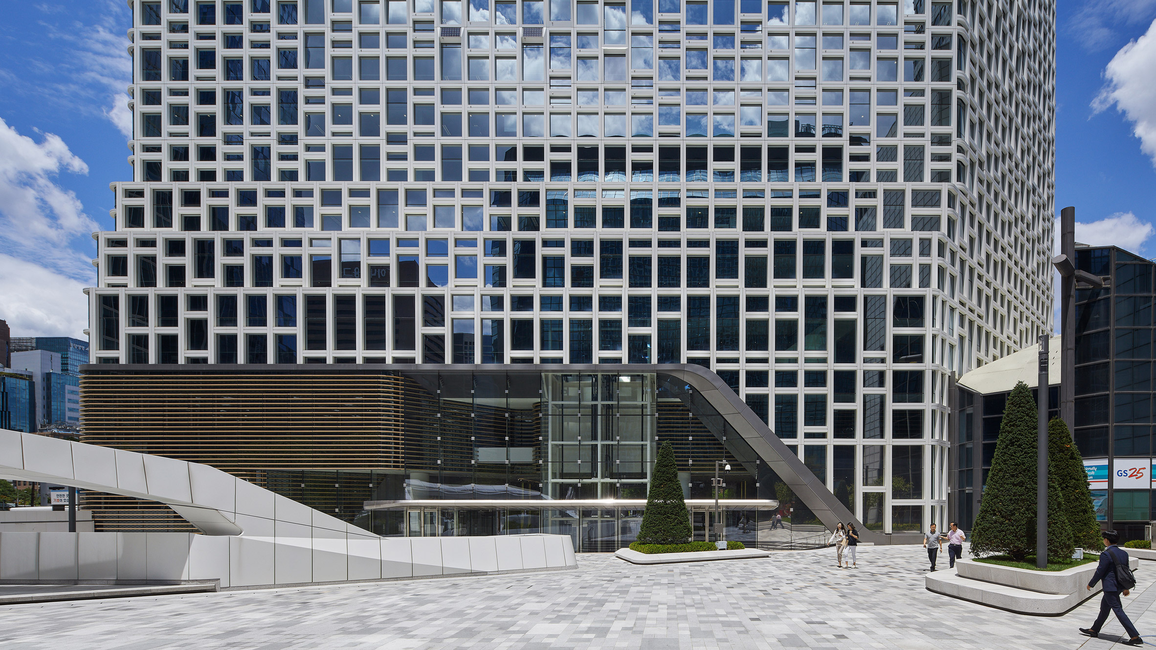 Hanwha headquarters in Seoul renovated by UNStudio