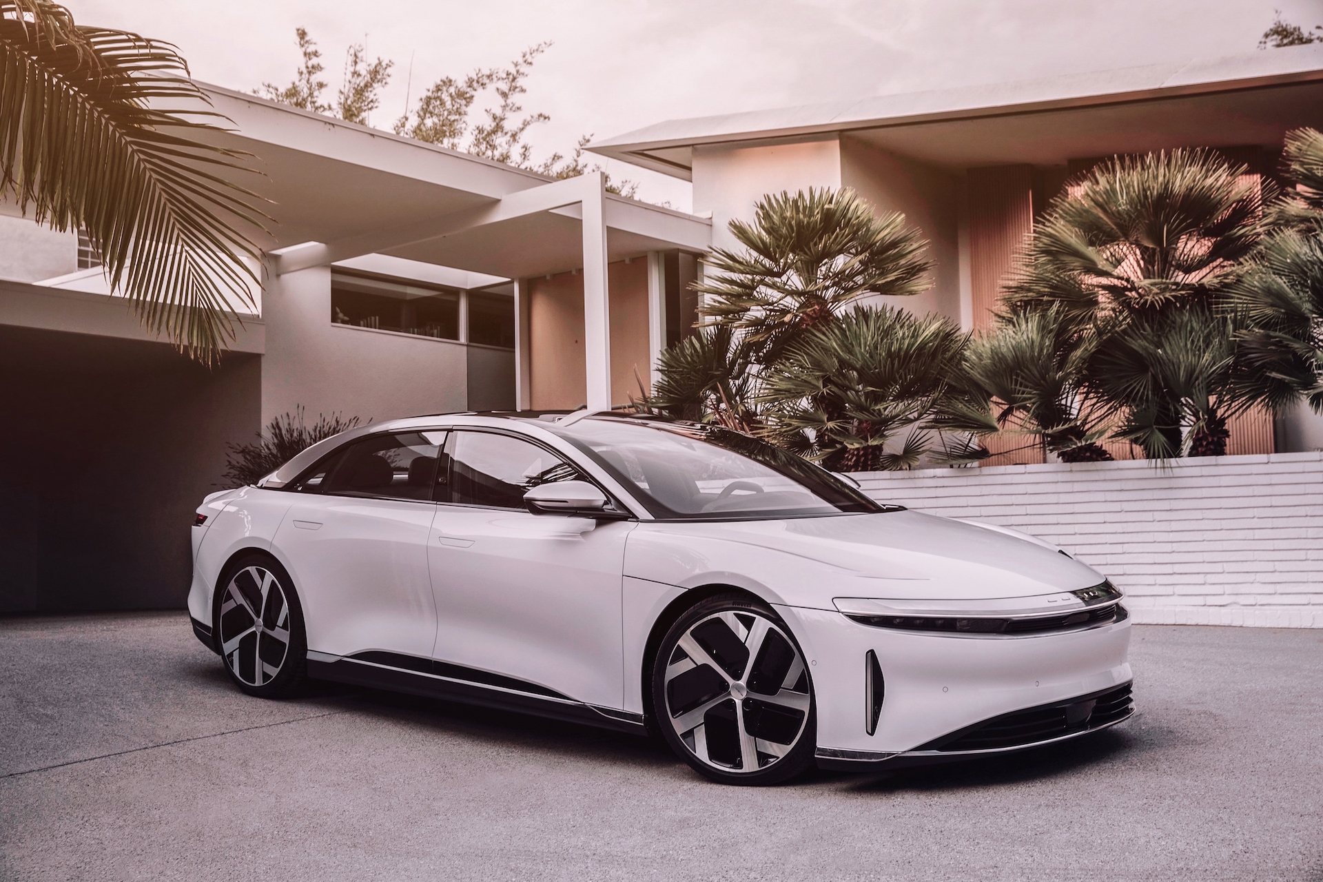 Lucid Motors Asks New Car Buyers to Choose Between Performance and ...