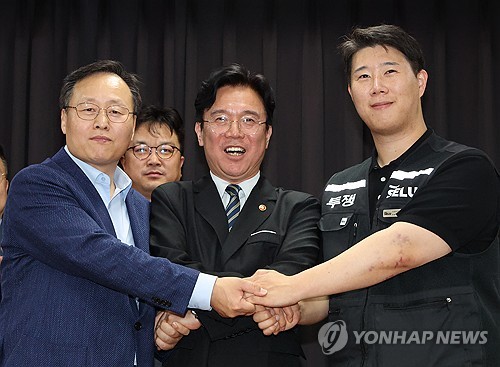 김영훈 장관 긴급조정권 사용 선 그음, 삼성전자 8%대 급등으로 최고가