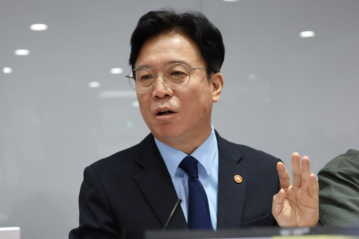 김영훈 노동장관, AI 초과이익 분배에 계약단가 조정 제시