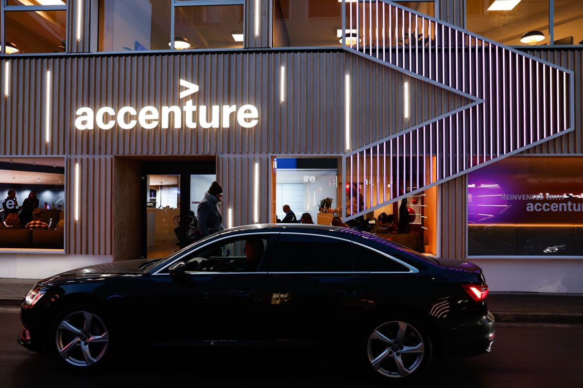 Accenture Abandons DEI Targets Citing Trump Orders - Bloomberg