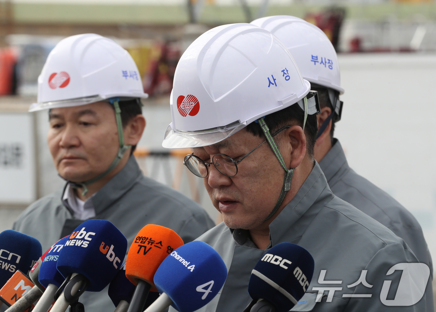 한화 대전사업장 폭발, 직원 5명 사망·수습 나서