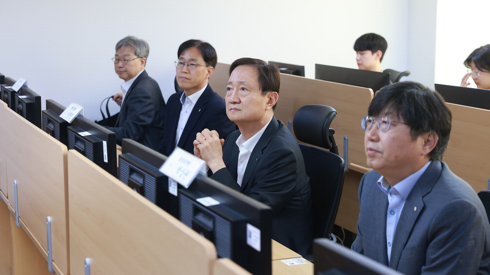 이찬진 금감원장, 금융사 모의해킹 점검…CEO가 보안 직접 챙겨야