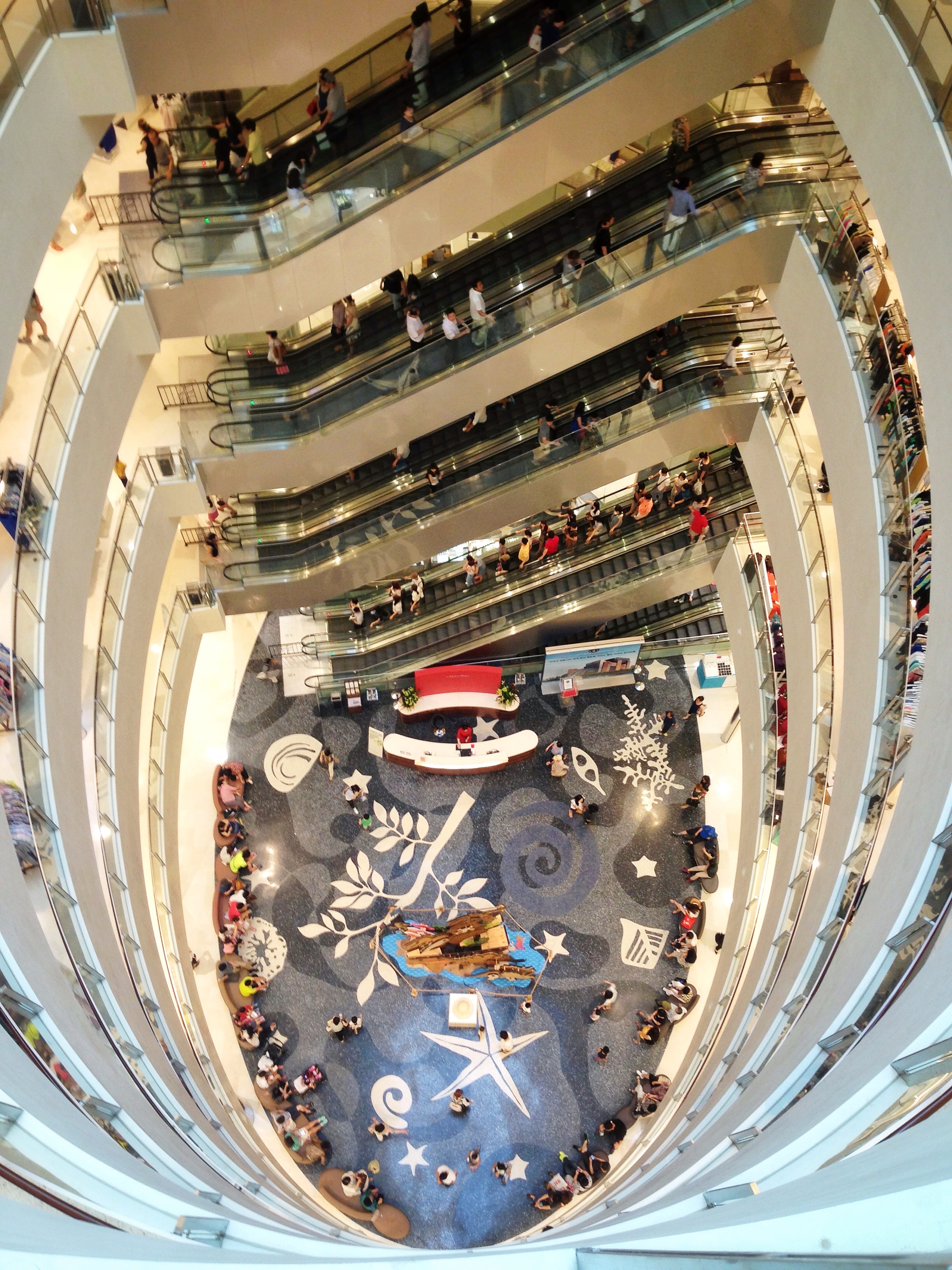 File:Inside the Shinsegae Department Store.jpg - Wikipedia