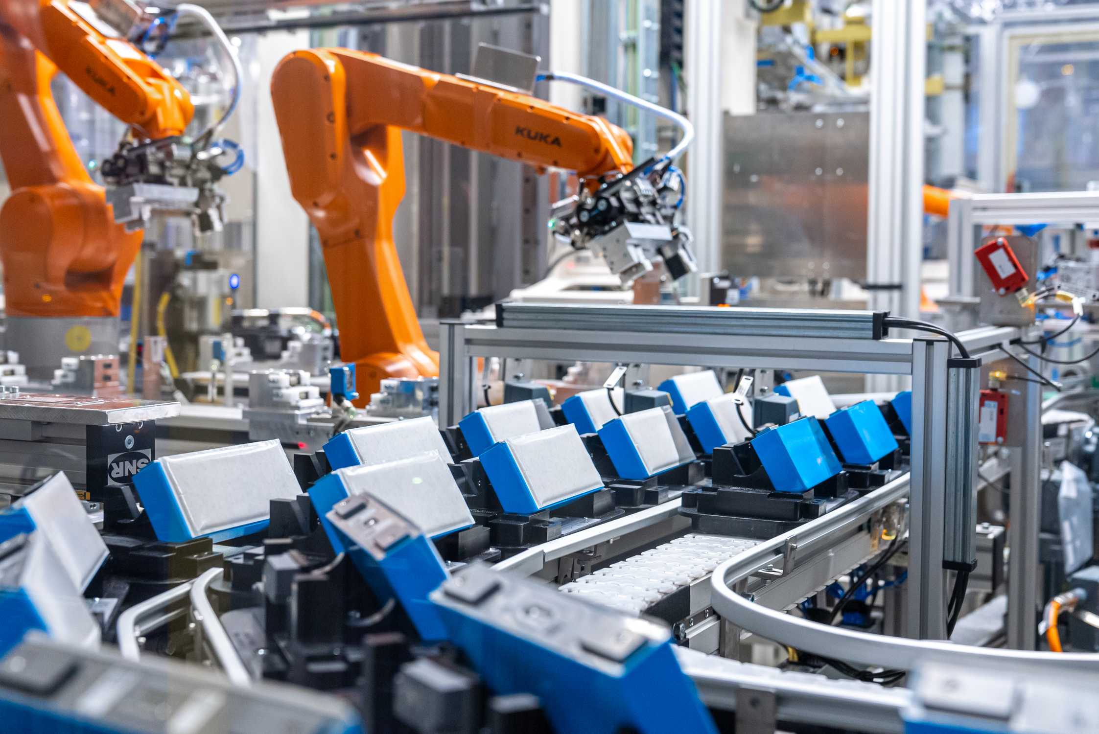 E-drive production expands in Leipzig: Second battery module line goes ...