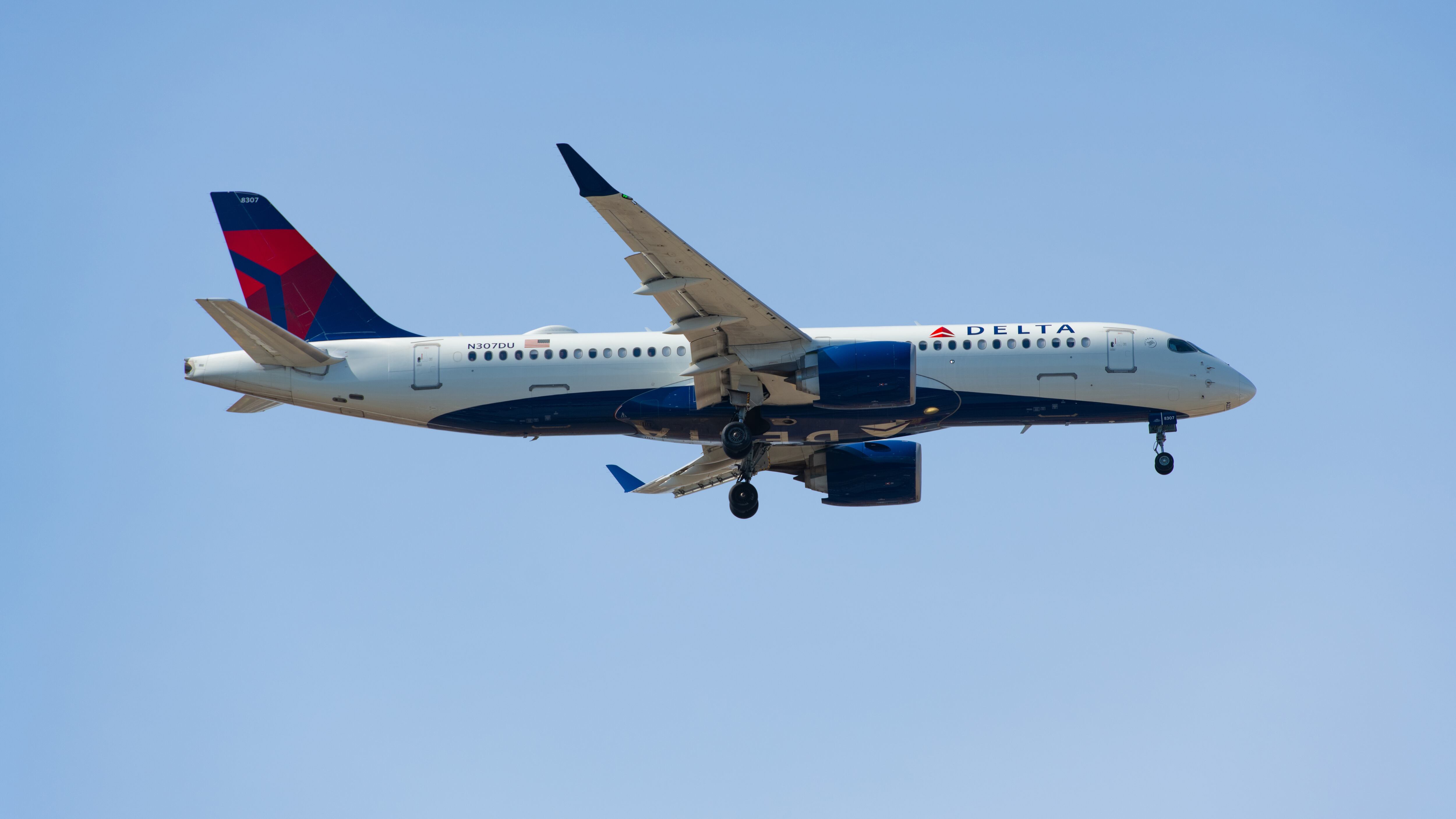 Delta plane wing clips another aircraft at Hartsfield-Jackson Atlanta International Airpor