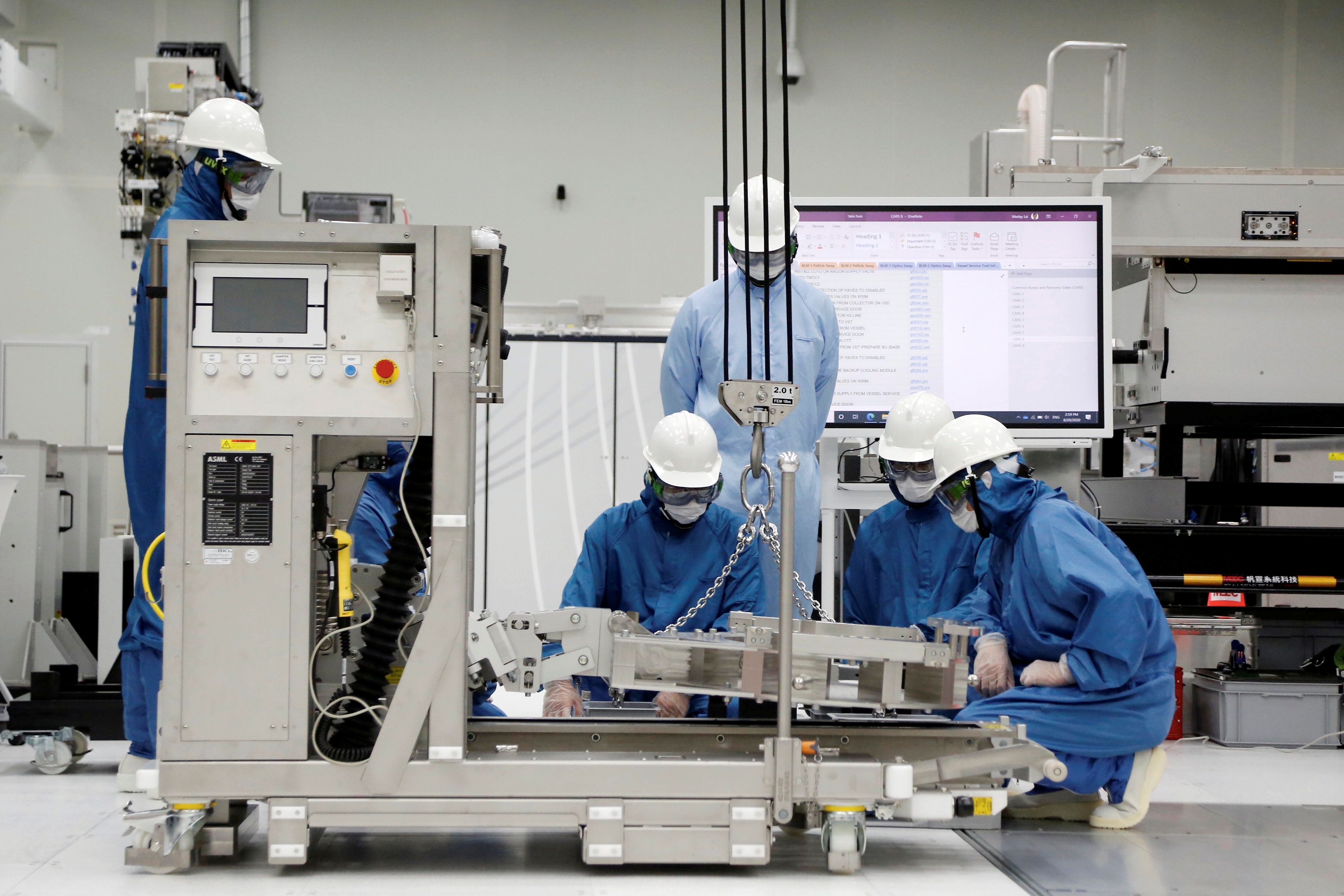 Exclusive: Samsung delays taking deliveries of ASML chip gear for its new US factory, sour