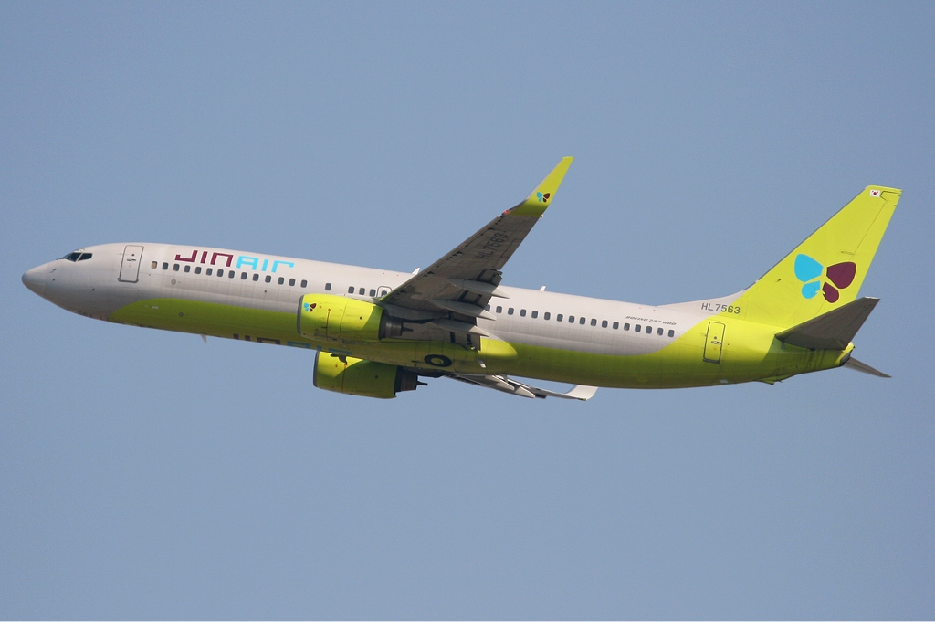 File:Jin Air Boeing 737-800 Ates-1.jpg - Wikimedia Commons