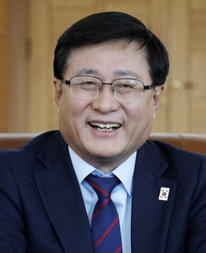 산업용 전기요금 인하 시사, 한전 5사 통폐합 검토