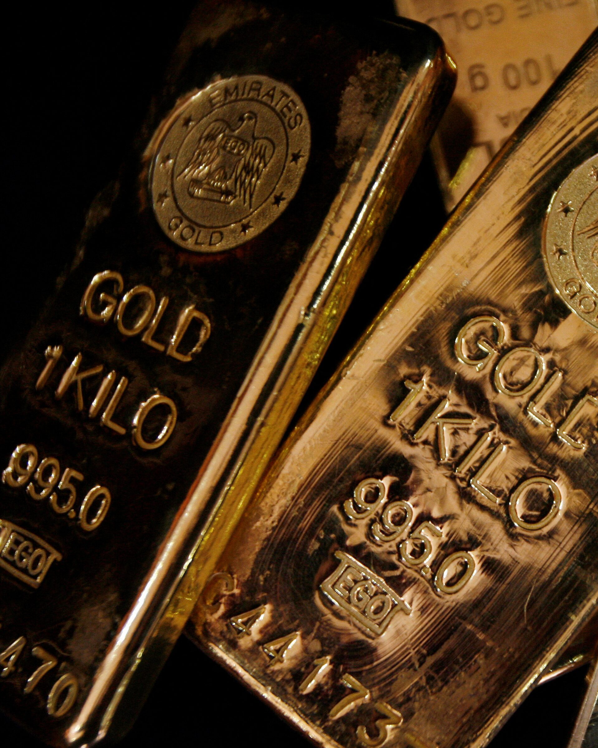 Investors flock to gold ETFs as metal's price shatters records
