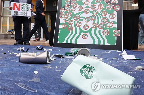 스타벅스 '탱크데이' 논란에 세종청사 등 공무원 불매 확산