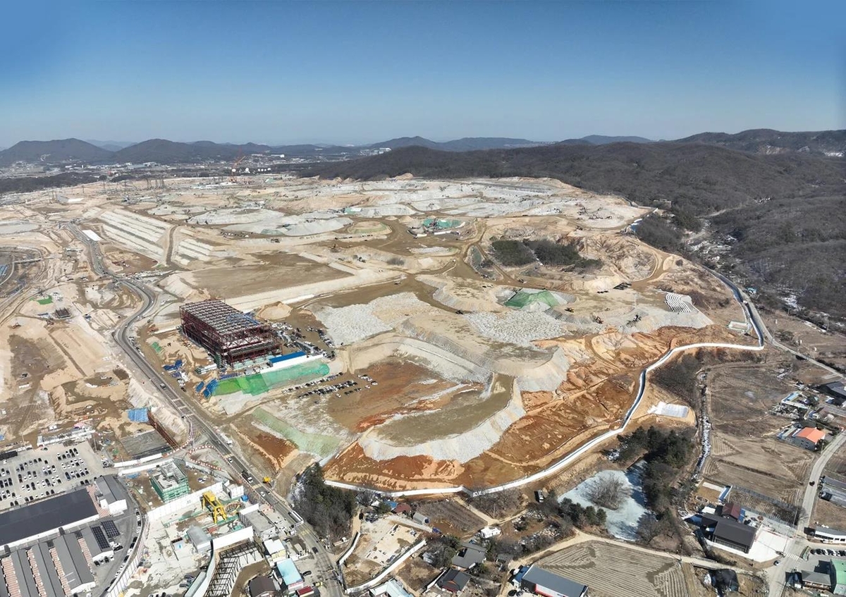 SK hynix breaks ground on its first fab in Yongin semiconductor cluster ...