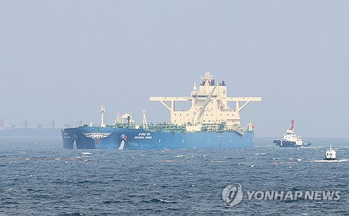 국제유가 30% 급락했는데도 국내 기름값은 2,000원대