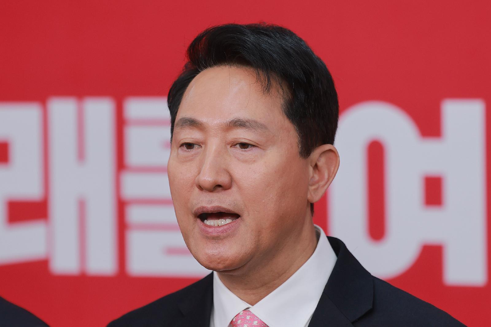 외국인 7조 순매도에 코스피 1.8% 하락, 반도체 장비주는 강세