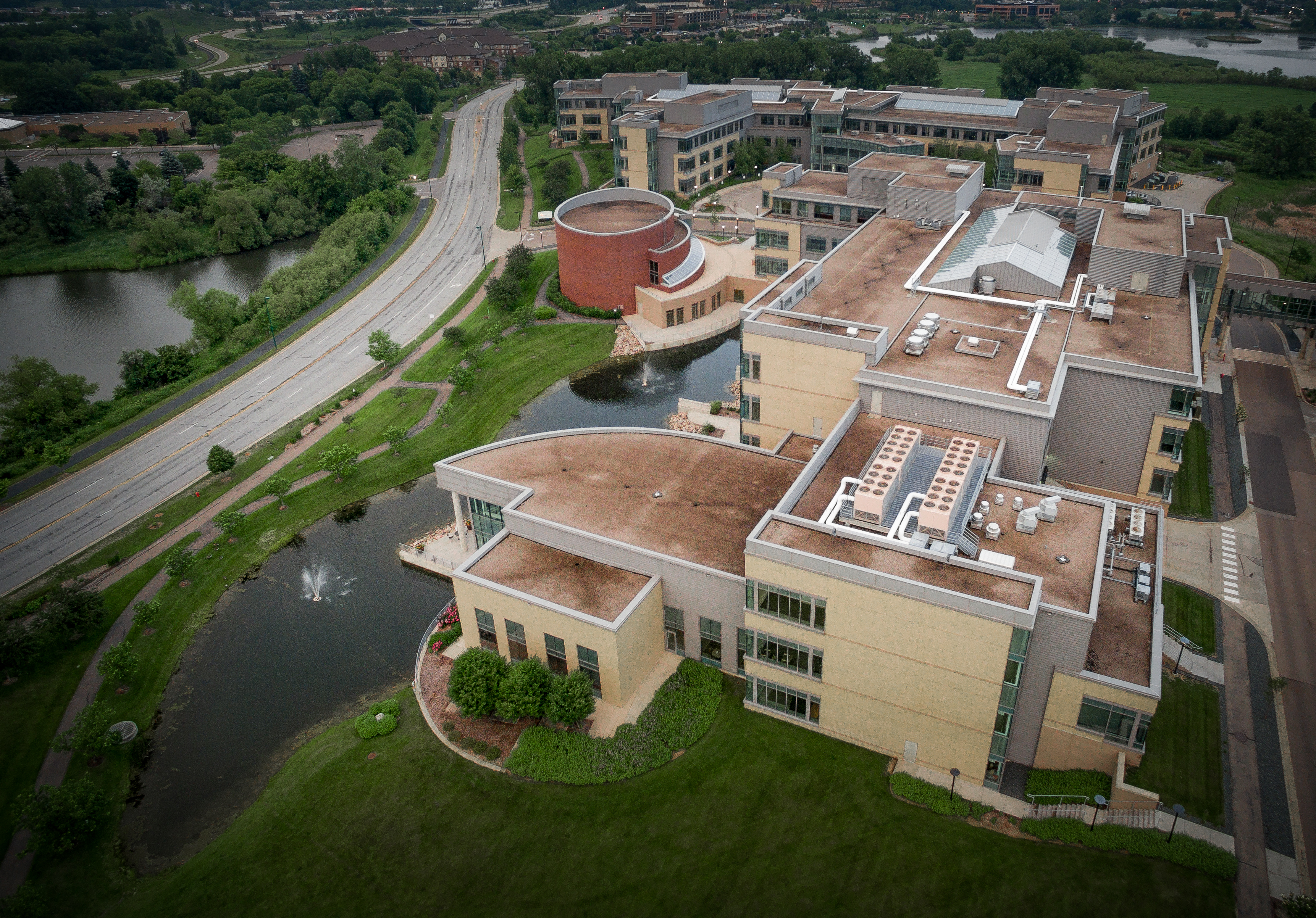 File:Optum Headquarters, Eden Prairie, MN (49120017041).jpg - Wikimedia  Commons