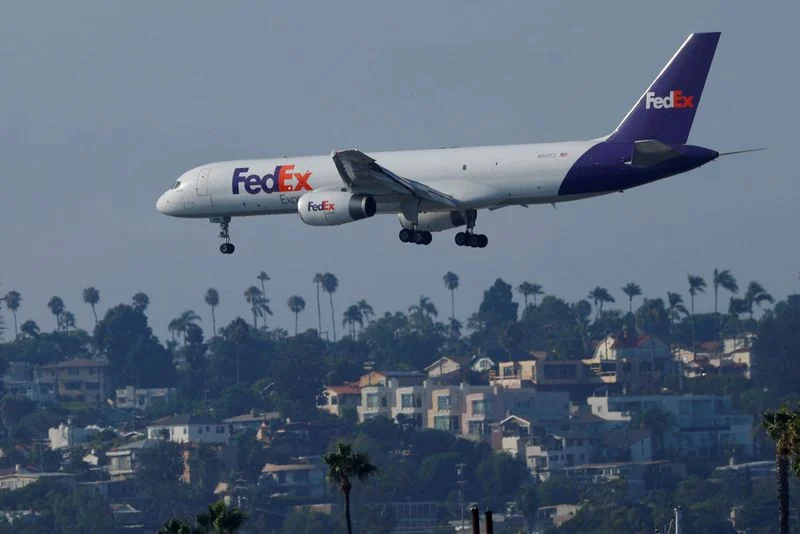 FedEx 주가 하락, 마진 약화와 화물 사업 분사 우려가 겹쳤다